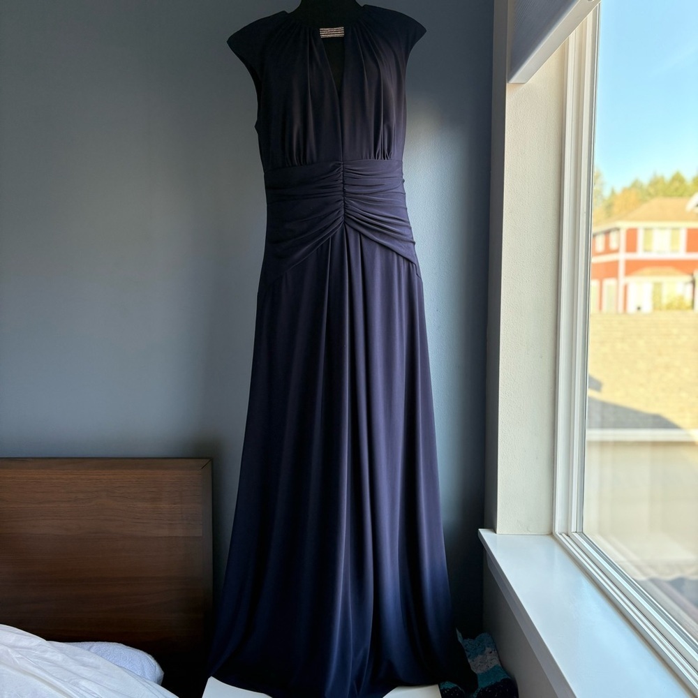 Vince Camuto Midnight Blue Cap Sleeve Formal Dress Gown w Rhinestone Neck Detail - Picture 6 of 17